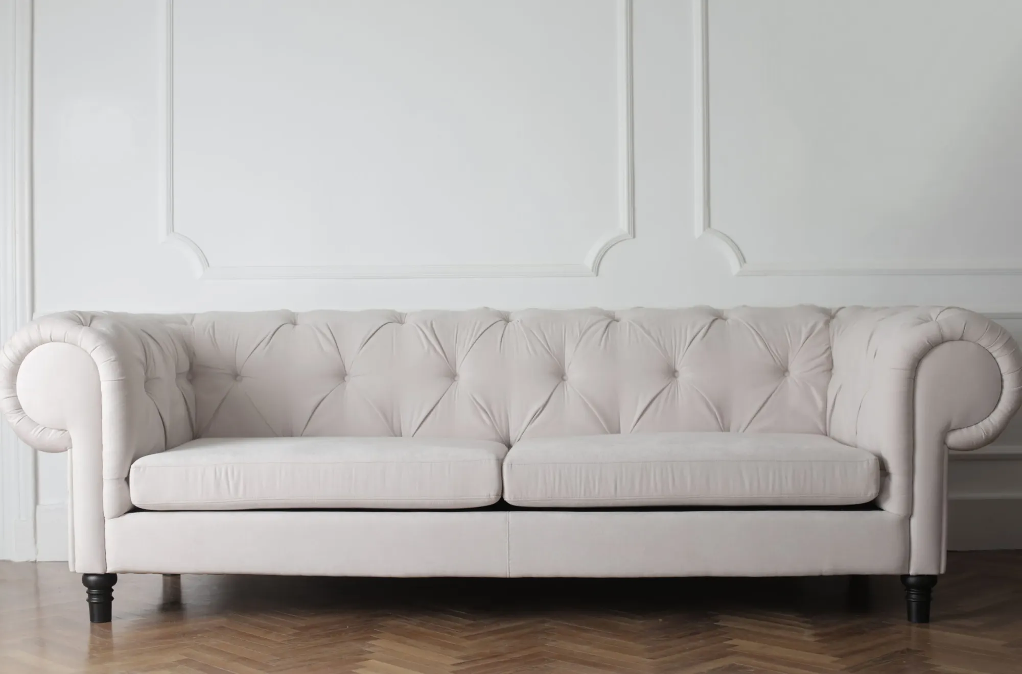 white tuft chesterfield leather sofa