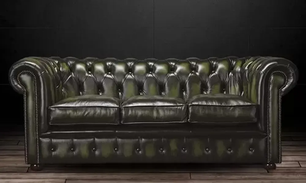 Royale Chesterfield in dark leather Royale Chesterfield in dark leather